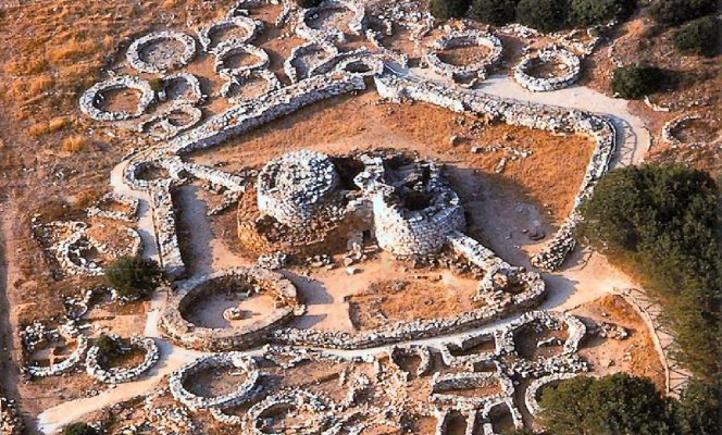 vista dall'alto del Nuraghe Palmavera